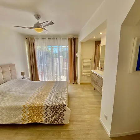 Vue Mer & Climatisee - Village Medieval De *